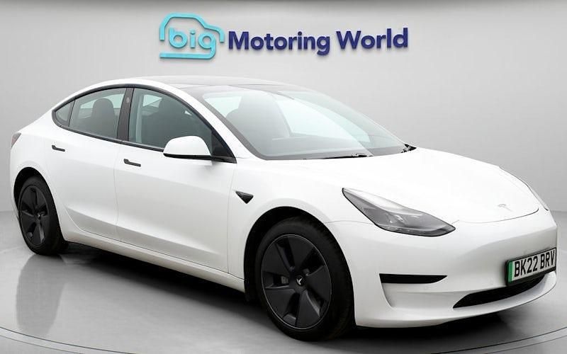 Used Tesla Model 3 Standard Range Plus 222 kW (302 HP) 2021 White Sedan