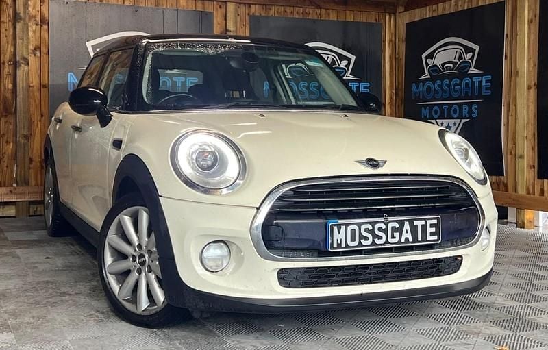 White Used 2017 Mini Cooper D Hatch Hatchback | £8,795 (Fair price) - Image 1/4