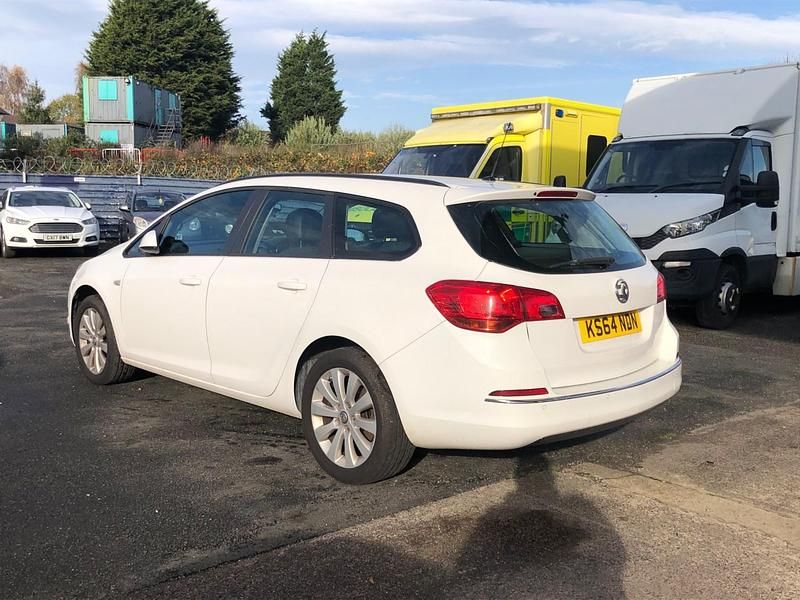 Used Vauxhall Astra 2014 White Estate