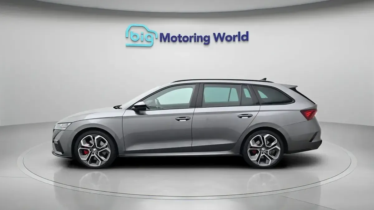 Used Skoda Octavia vRS 200 HP (147 kW) 2023 Grey Estate