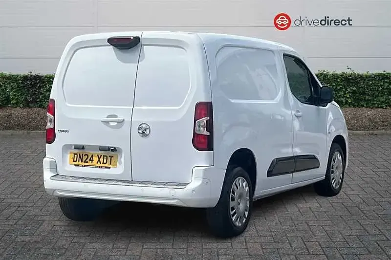 Used Vauxhall Combo S 100 HP (73 kW) 2024 White MPV