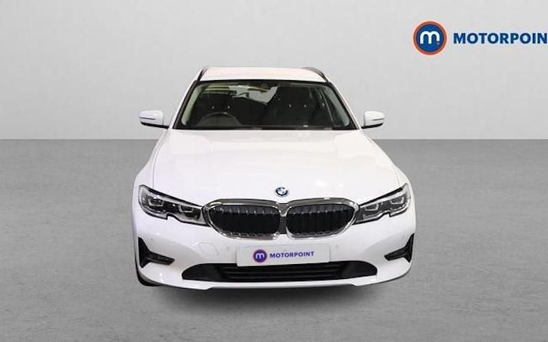 Used BMW 330e 292 HP (214 kW) 2021 White Estate