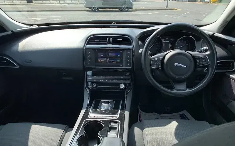 Used Jaguar XE SE 200 HP (147 kW) 2015 Black Sedan