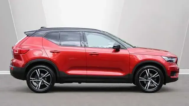 Second-hand Volvo XC40 R-Design 163 CP (119 kW) 2022 SUV