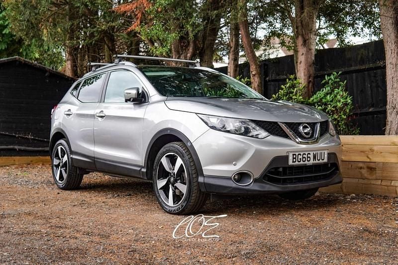 Silver Used 2016 Nissan Qashqai N-Connecta SUV | £8,990 (Good price) - Image 1/3