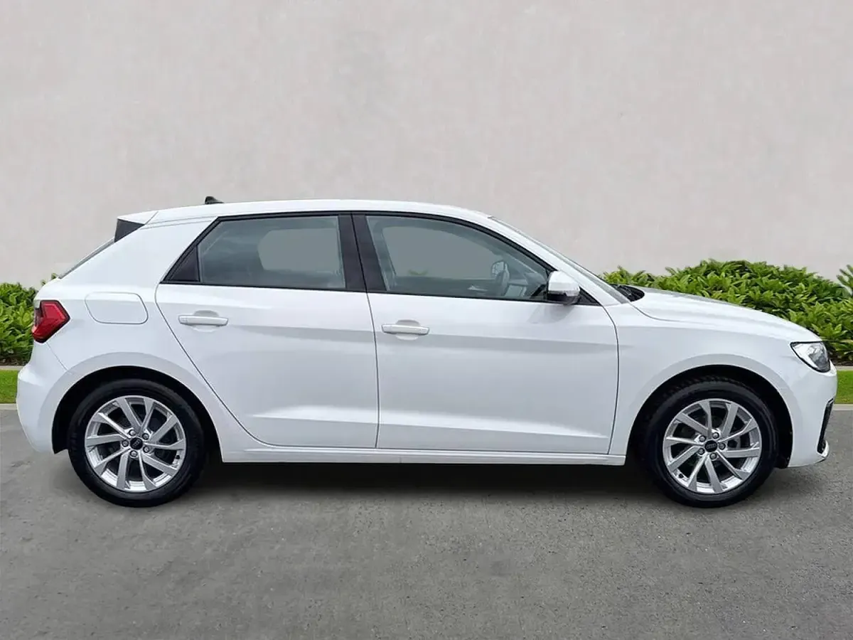 Used Audi A1 Sportback Sport 95 HP (69 kW) 2024 White Hatchback