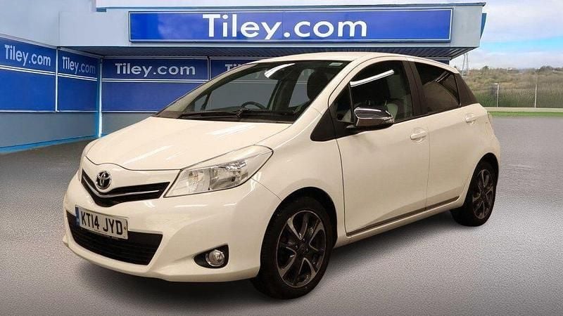 Used Toyota Yaris Trend 99 HP (72 kW) 2014 White Hatchback