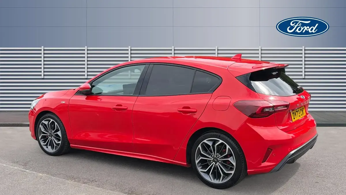 Used Ford Focus ST-Line X 155 HP (114 kW) 2023 Red Hatchback