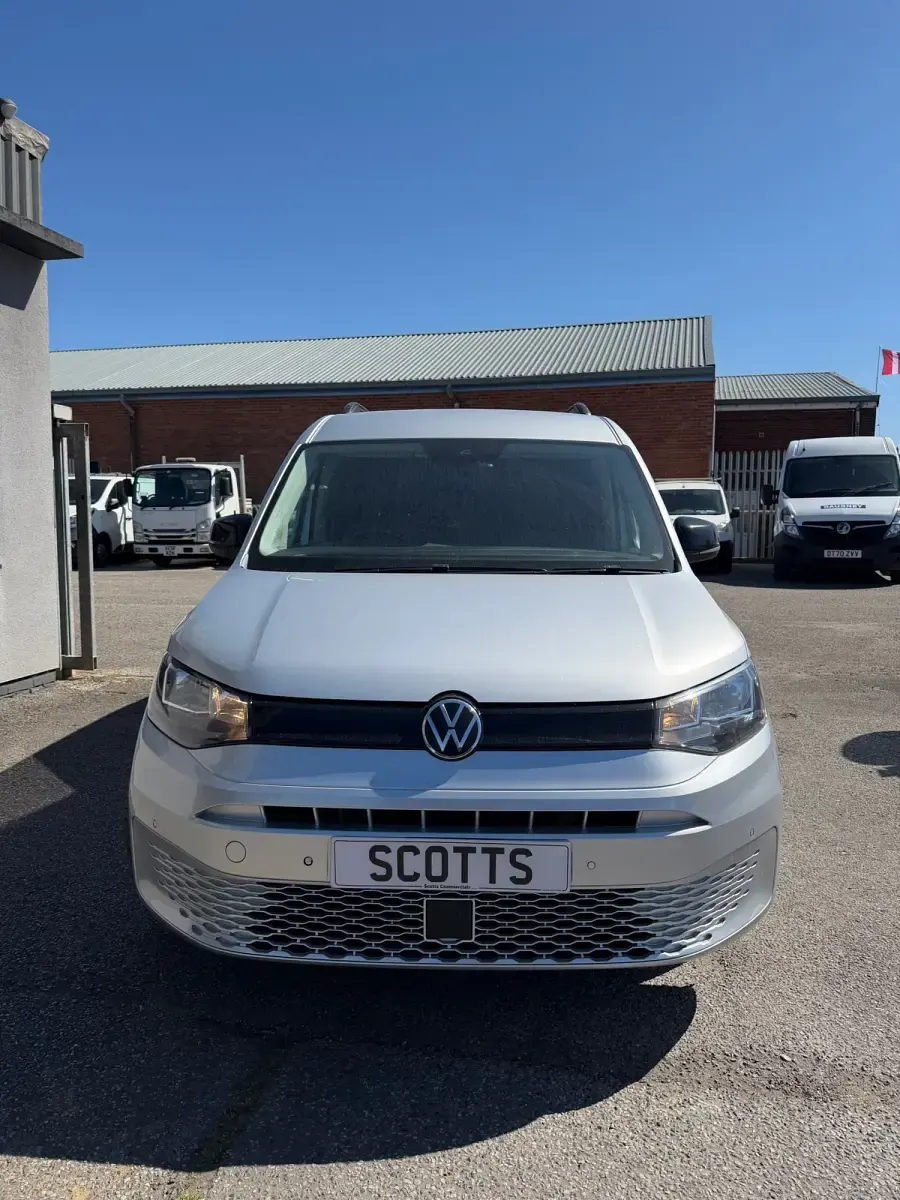 Używany VW Caddy Pro 2021 Srebrny Minivan