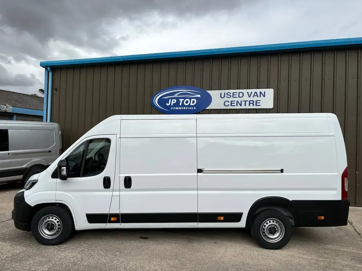 Used Citroën Relay 140 HP (102 kW) 2024 White Van