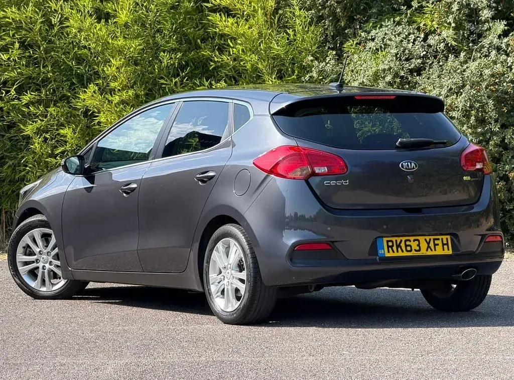 Used Kia Ceed 126 HP (92 kW) 2013 Silver Hatchback