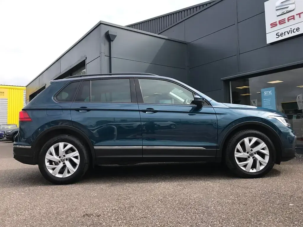Used VW Tiguan Life 130 HP (95 kW) 2023 Blue SUV