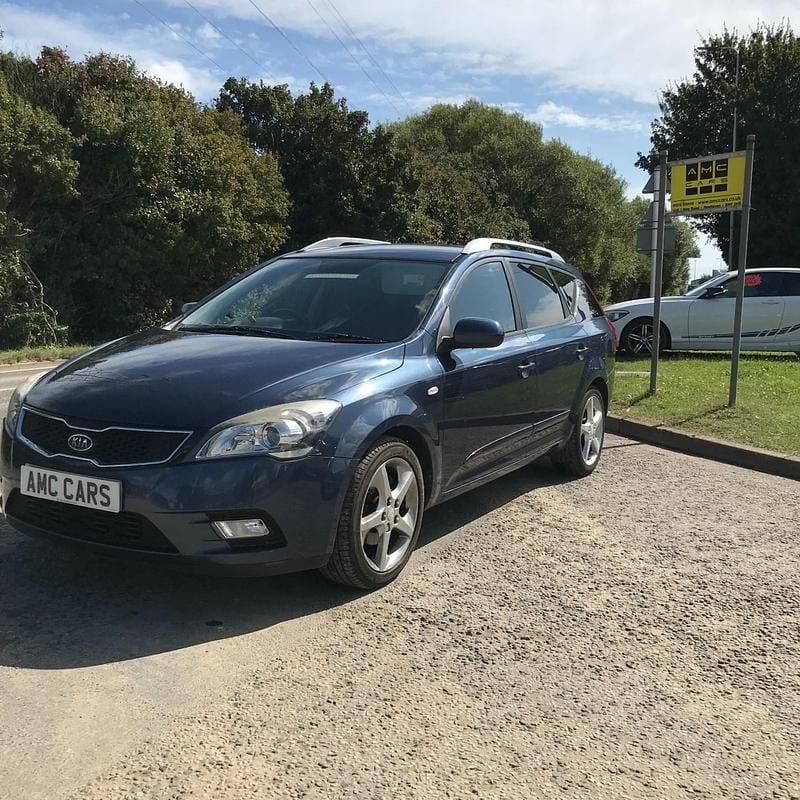 Blue Used 2012 Kia Ceed 3 Estate | £4,000 (Fair price) - Image 1/4