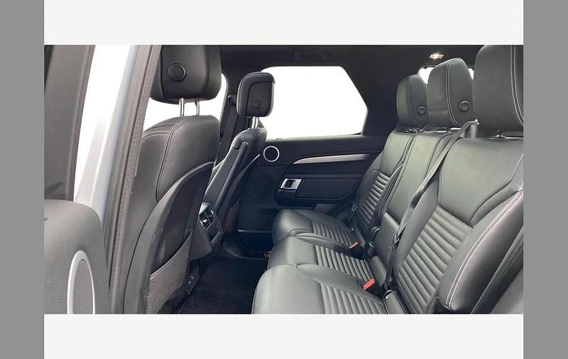 Usado Land Rover Discovery 5 SE Dynamic 300 HP (220 kW) 2023 Prateado SUV