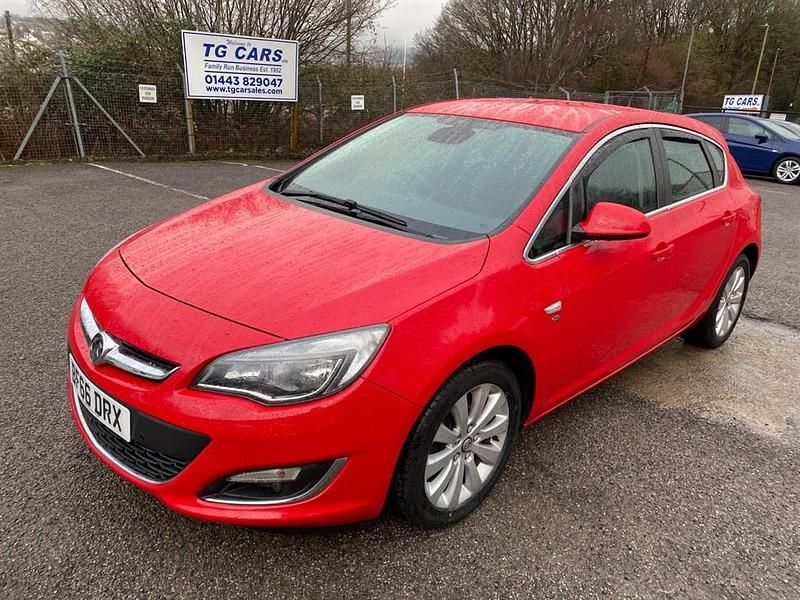 Used Vauxhall Astra Elite 165 HP (121 kW) 2016 Red Hatchback