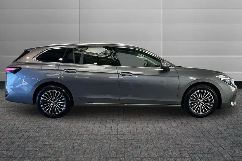 New VW Passat Elegance 204 HP (150 kW) 2026 Grey Estate