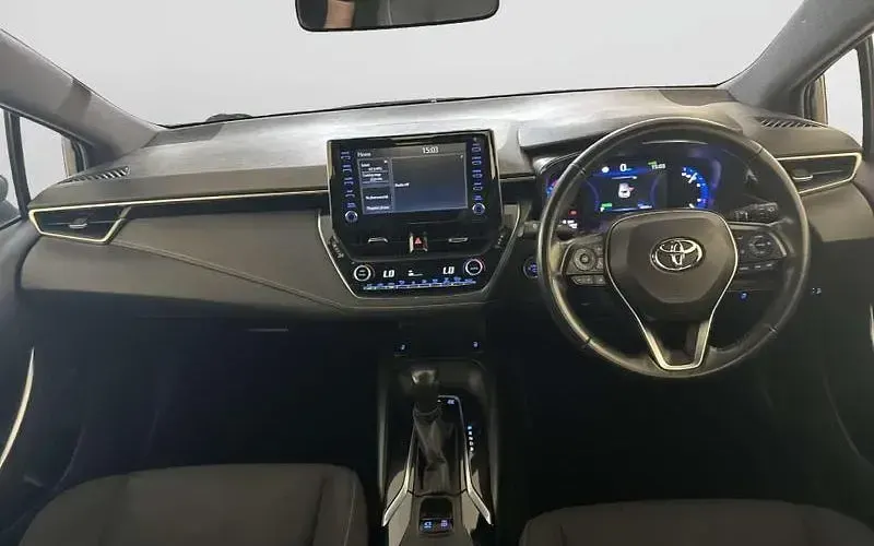 Begagnad Toyota Corolla 122 HK (89 kW) 2021 Svart Halvkombi
