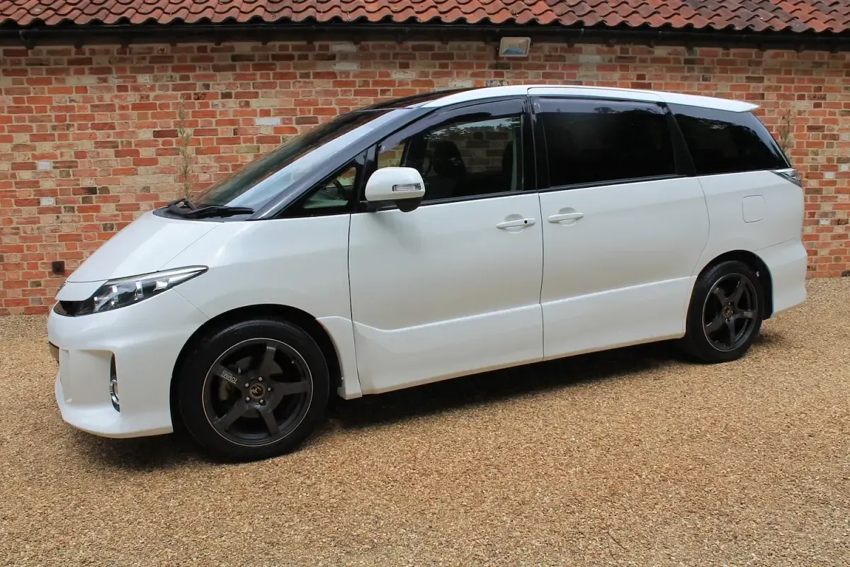 Used Toyota Estima 2016 Pearl white MPV