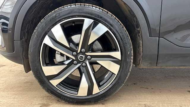 Used Volvo XC40 Ultra 197 HP (144 kW) 2025 Onyx black SUV
