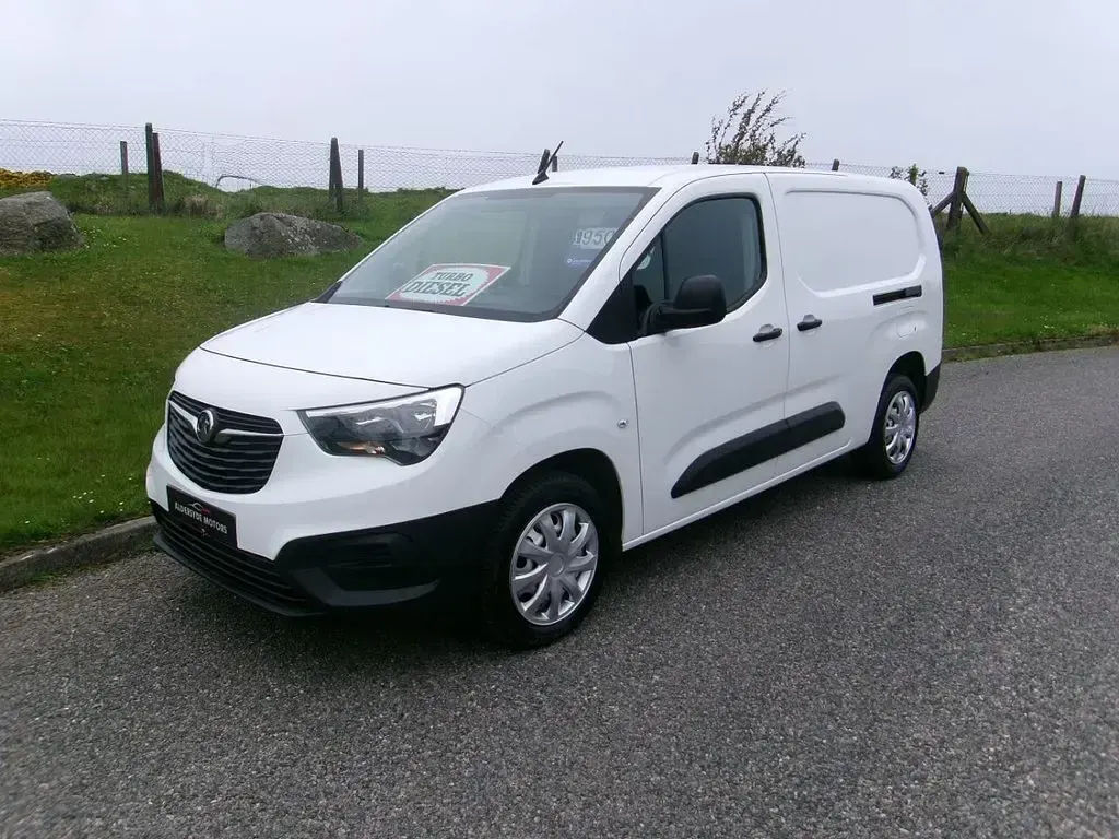 Used Vauxhall Combo 100 HP (73 kW) 2021 White MPV