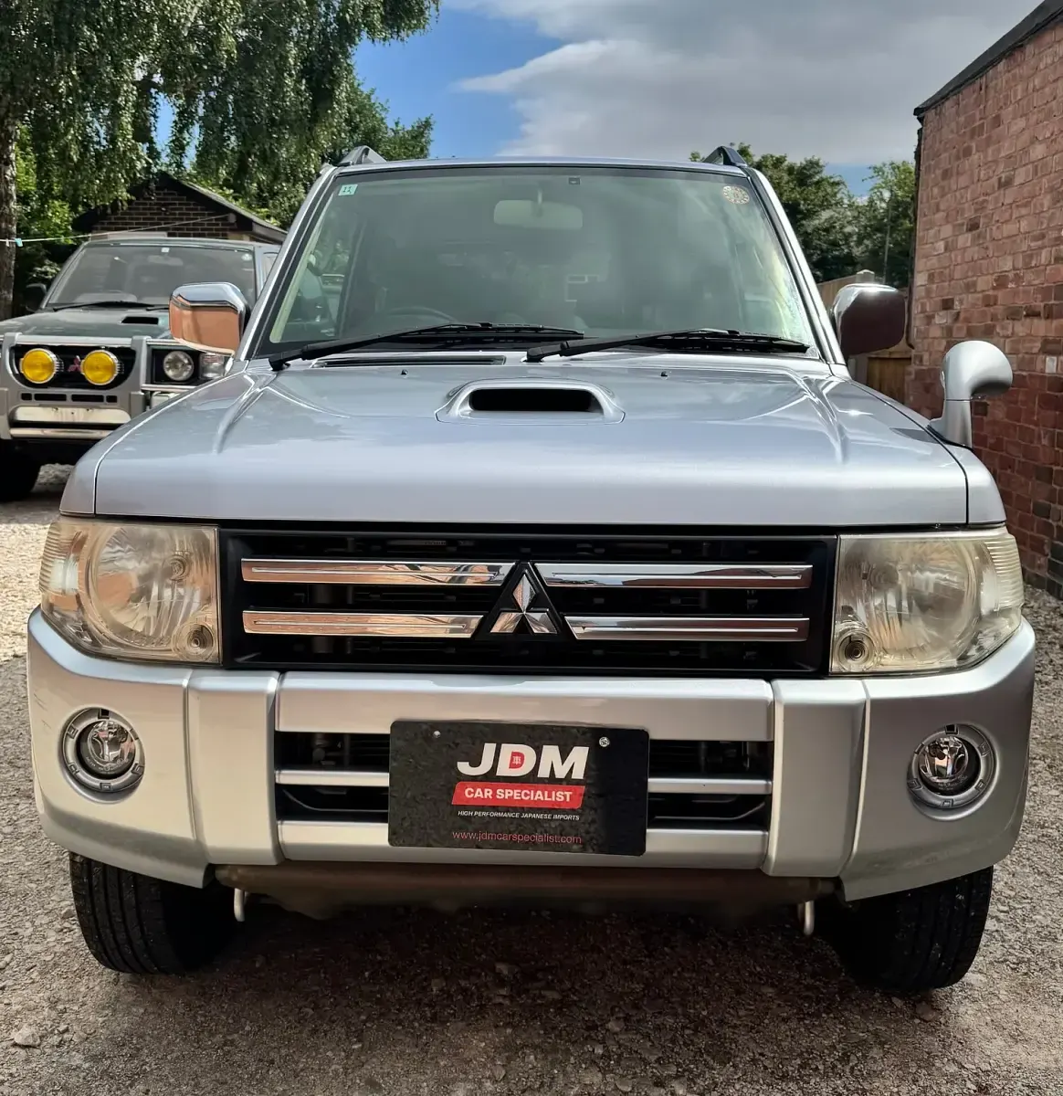 Used Mitsubishi Pajero 2010 Sliver burgundy SUV