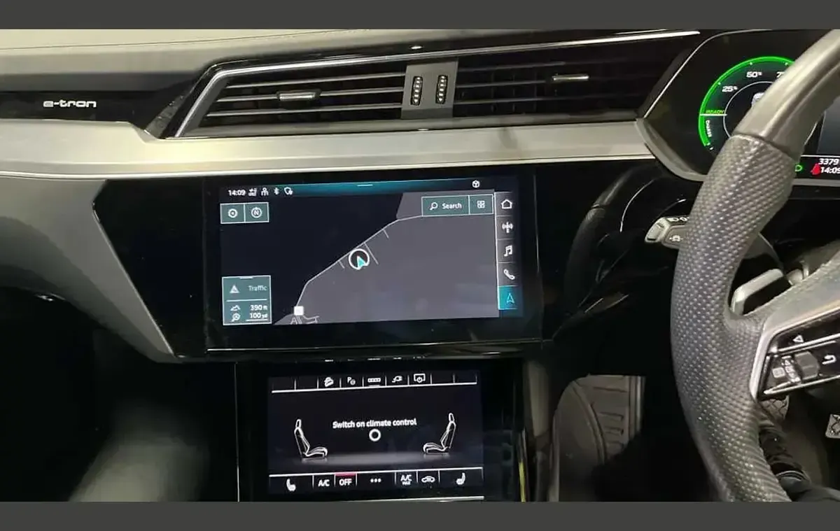 Usado Audi e-tron Black Edition 300 kW (408 HP) 2023 Cinzento SUV