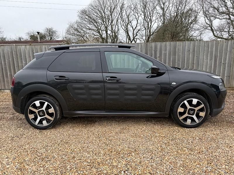 Used Citroën C4 Cactus Flair 2017 Black Hatchback