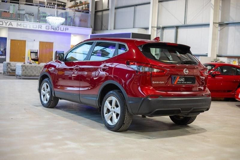 Used Nissan Qashqai Acenta Premium 115 HP (84 kW) 2018 Red SUV
