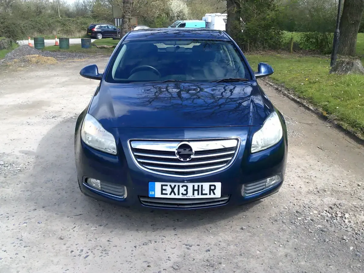 Begagnad Vauxhall Insignia 140 HK (102 kW) 2013 Blå Halvkombi