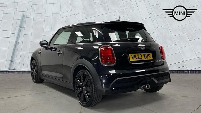 Gebraucht Mini Cooper S Exclusive 176 PS (129 kW) 2023 Schwarz Kleinwagen