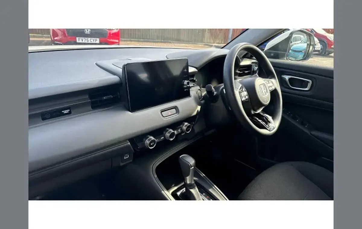 Używany Honda HR-V Elegance 131 KM (96 kW) 2023 Biały SUV