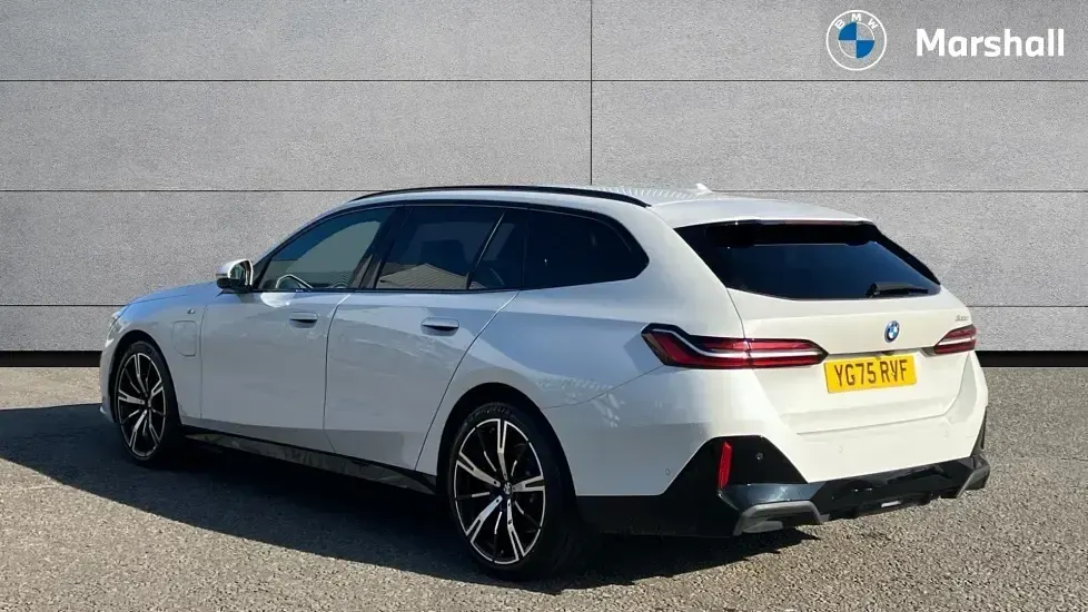 Used BMW 530e M Sport 299 HP (219 kW) 2025 Mineral white metallic Estate