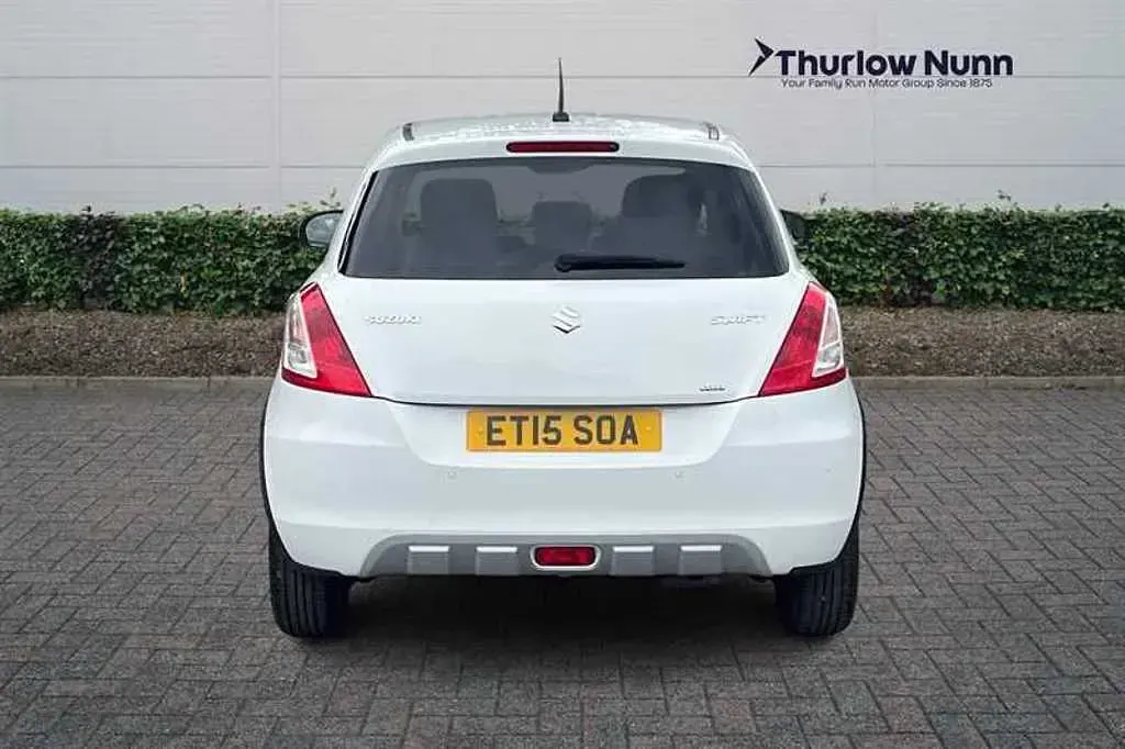 Used Suzuki Swift SZ4 90 HP (66 kW) 2015 White Hatchback