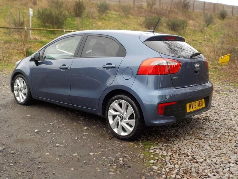 Used Kia Rio 89 HP (65 kW) 2015 Blue Hatchback