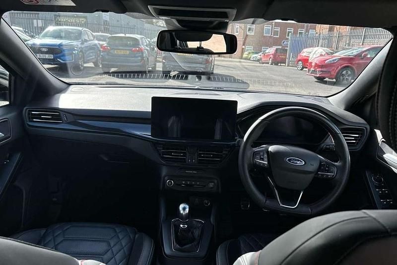 Used Ford Focus ST-Line X 123 HP (90 kW) 2023 Black Hatchback