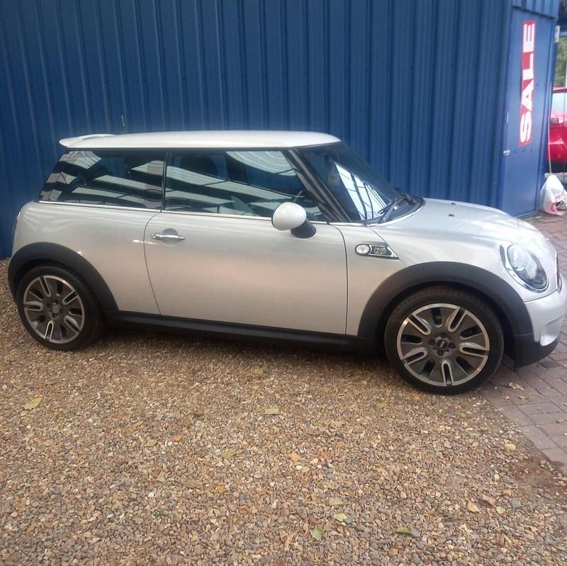 Usado Mini Cooper S Hatch 175 HP (128 kW) 2009 Prateado Citadino