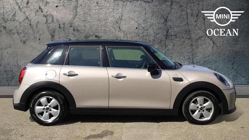 Begagnad Mini Cooper Classic 134 HK (98 kW) 2023 Grå Halvkombi