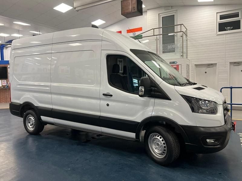 Usado Ford Transit 130 HP (95 kW) 2022 Branco Van