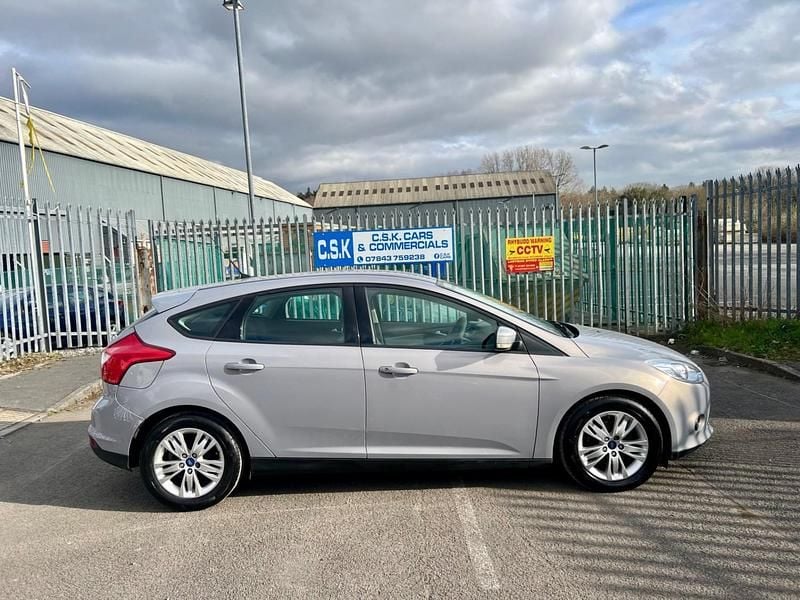 Used Ford Focus 115 HP (84 kW) 2012 Silver Hatchback