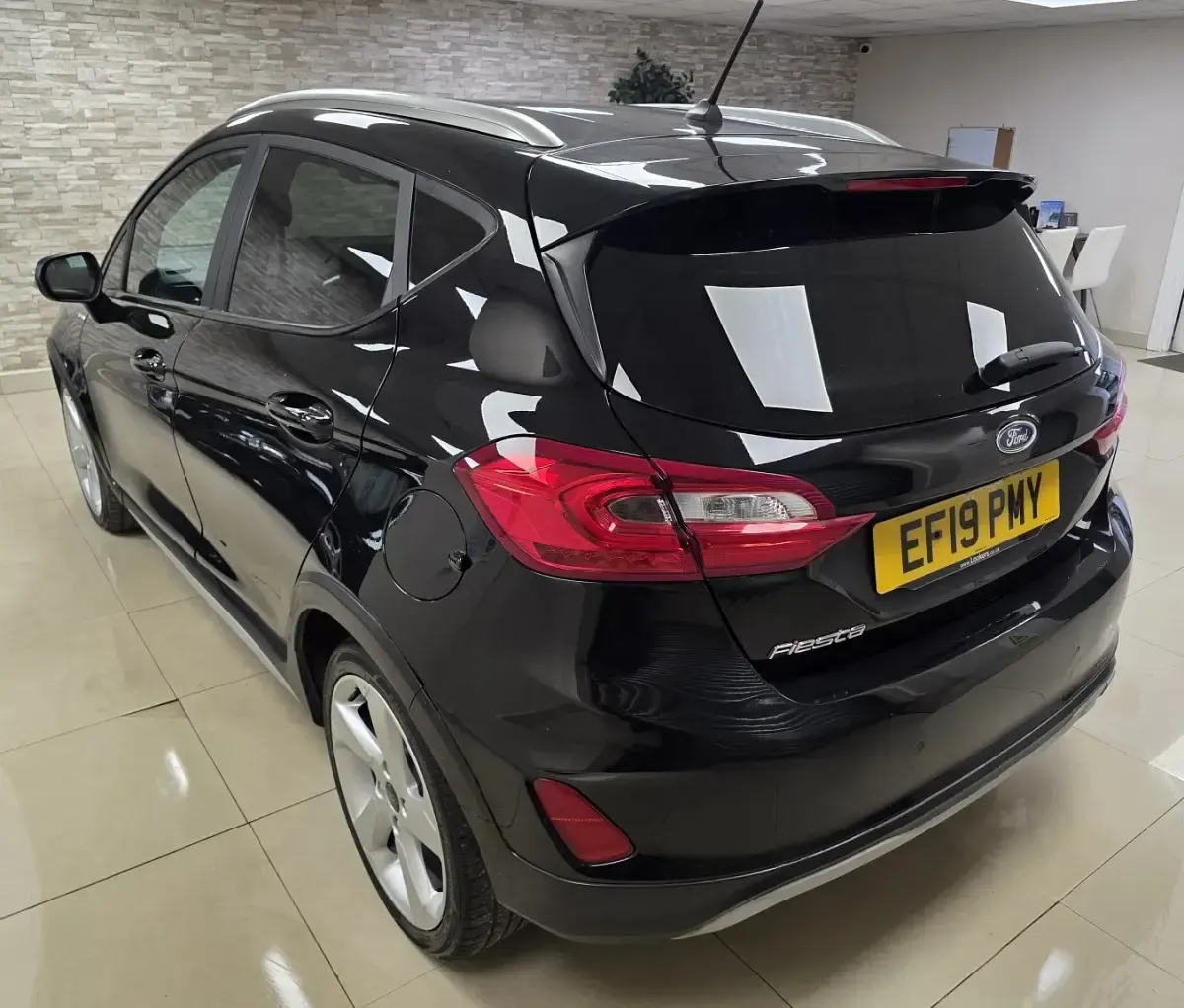Usado Ford Fiesta Active X 140 HP (102 kW) 2019 Preto Citadino