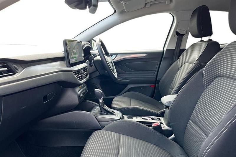 Used Ford Focus Titanium 125 HP (91 kW) 2022 White Hatchback