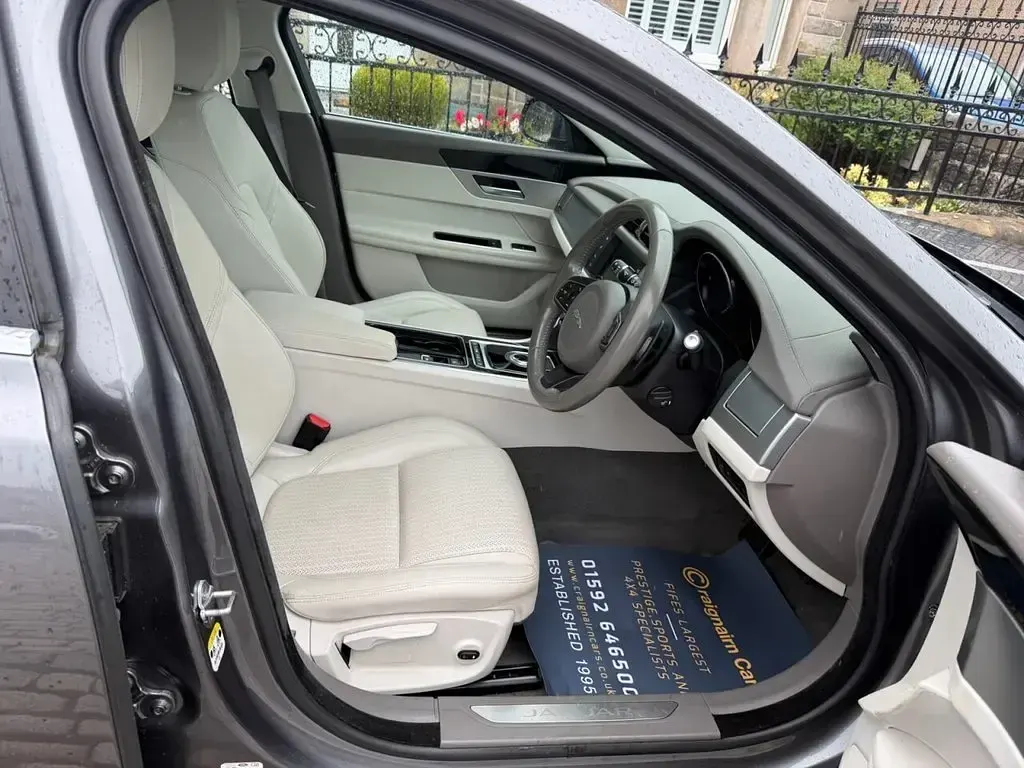 Used Jaguar XF Prestige 163 HP (119 kW) 2016 Grey Sedan