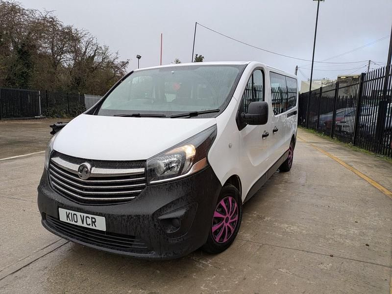 Used Vauxhall Vivaro 115 HP (84 kW) 2015 White MPV