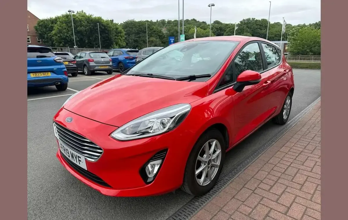 Used Ford Fiesta Zetec 99 HP (72 kW) 2019 Red Hatchback