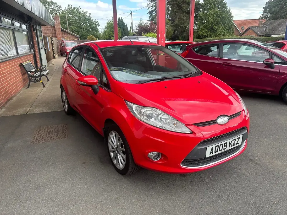Used Ford Fiesta Titanium 89 HP (65 kW) 2009 Red Hatchback