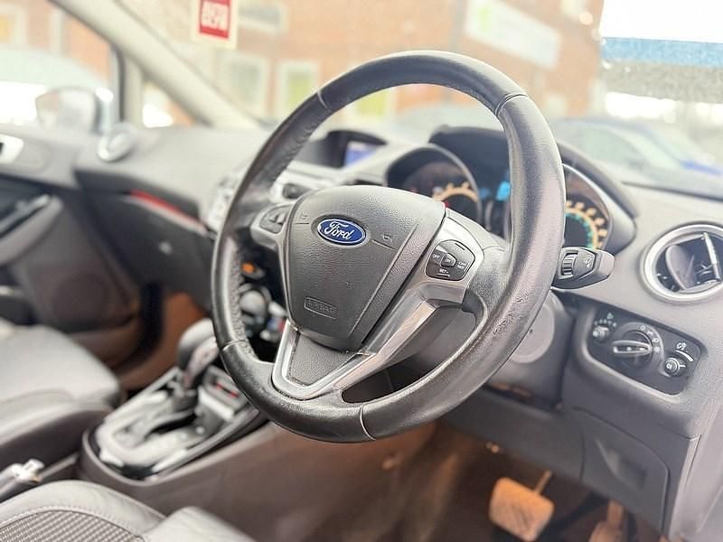 Used Ford Fiesta Titanium X 100 HP (73 kW) 2015 White Hatchback