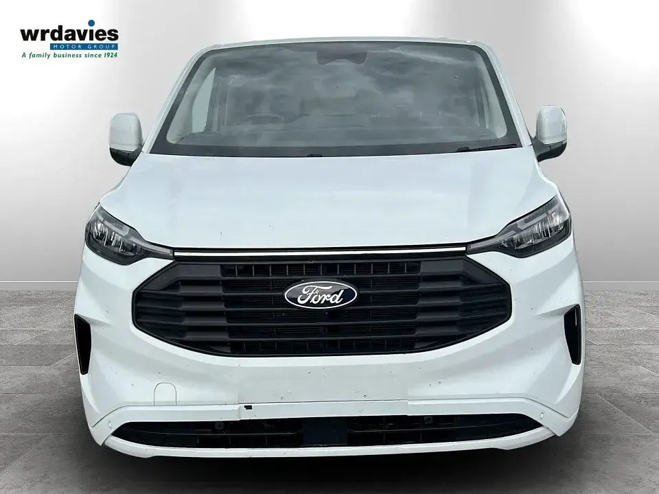 Used Ford Transit Custom Limited 150 HP (110 kW) 2024 White Van