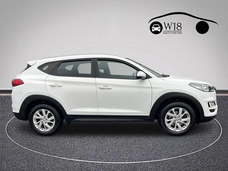 Used Hyundai Tucson SE 132 HP (97 kW) 2020 White SUV