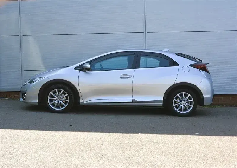 Used Honda Civic SE Plus 120 HP (88 kW) 2016 Silver Hatchback