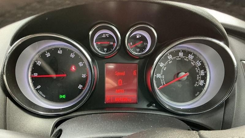 Second-hand Vauxhall Astra Elite 2011 Alb Hatchback
